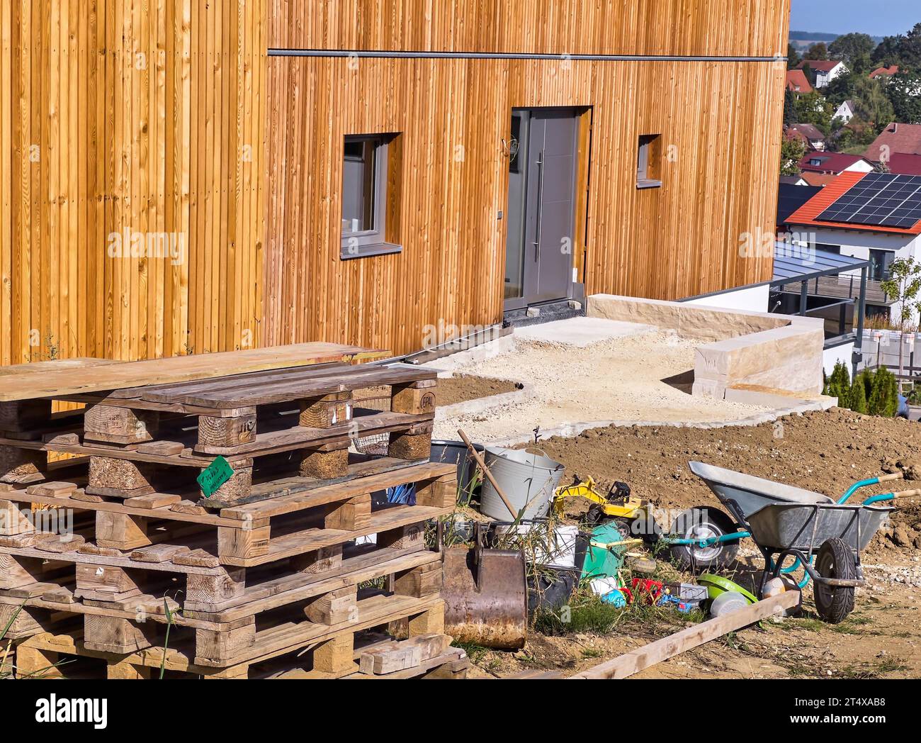 Construction site with a wooden house in Pfaffenhofen a.d.Ilm, Bavaria, Germany, Oct 08, 2023. Credit: Imago/Alamy Live News Stock Photo
