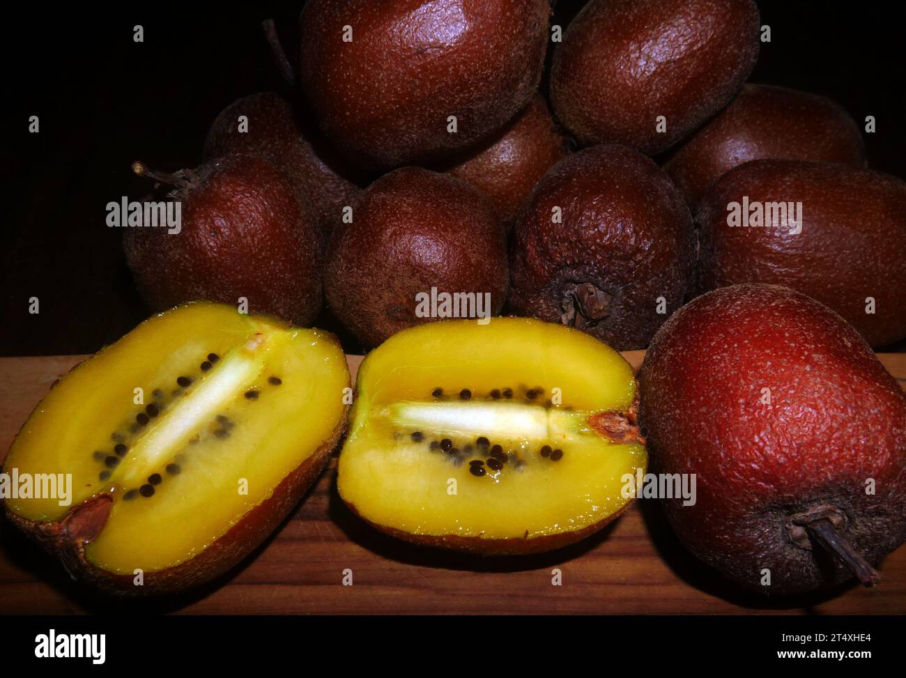 Kiwi Gold Large main image 0
