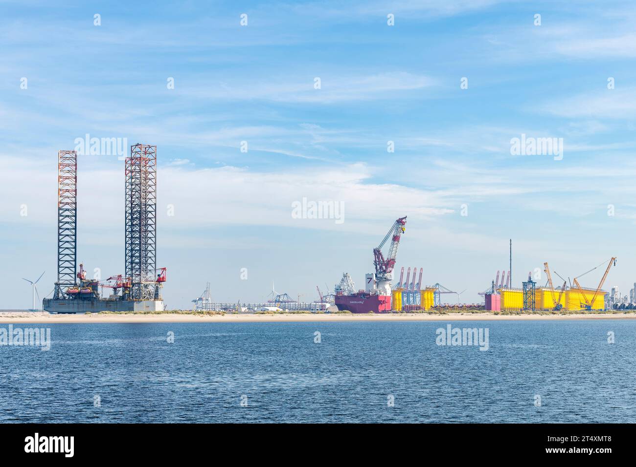 Rotterdam, the Netherlands-September 16, 2023; Panoramic view Maasvlakte with Jackup platform, heavy lift vessel Seaway Alfa Lift and SIF construction Stock Photo