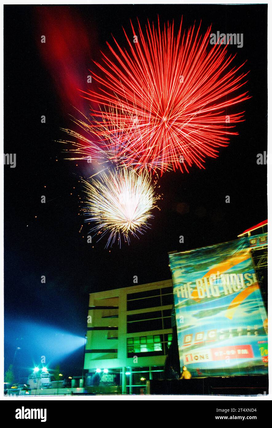 FIREWORKS, CARDIFF, BIG NOISE, 1997: The fireworks display at the climax of the BBC Big Noise Festival in Cardiff Bay, Cardiff, Wales, UK on Sunday, May 11, 1997. Photo: Rob Watkins Stock Photo