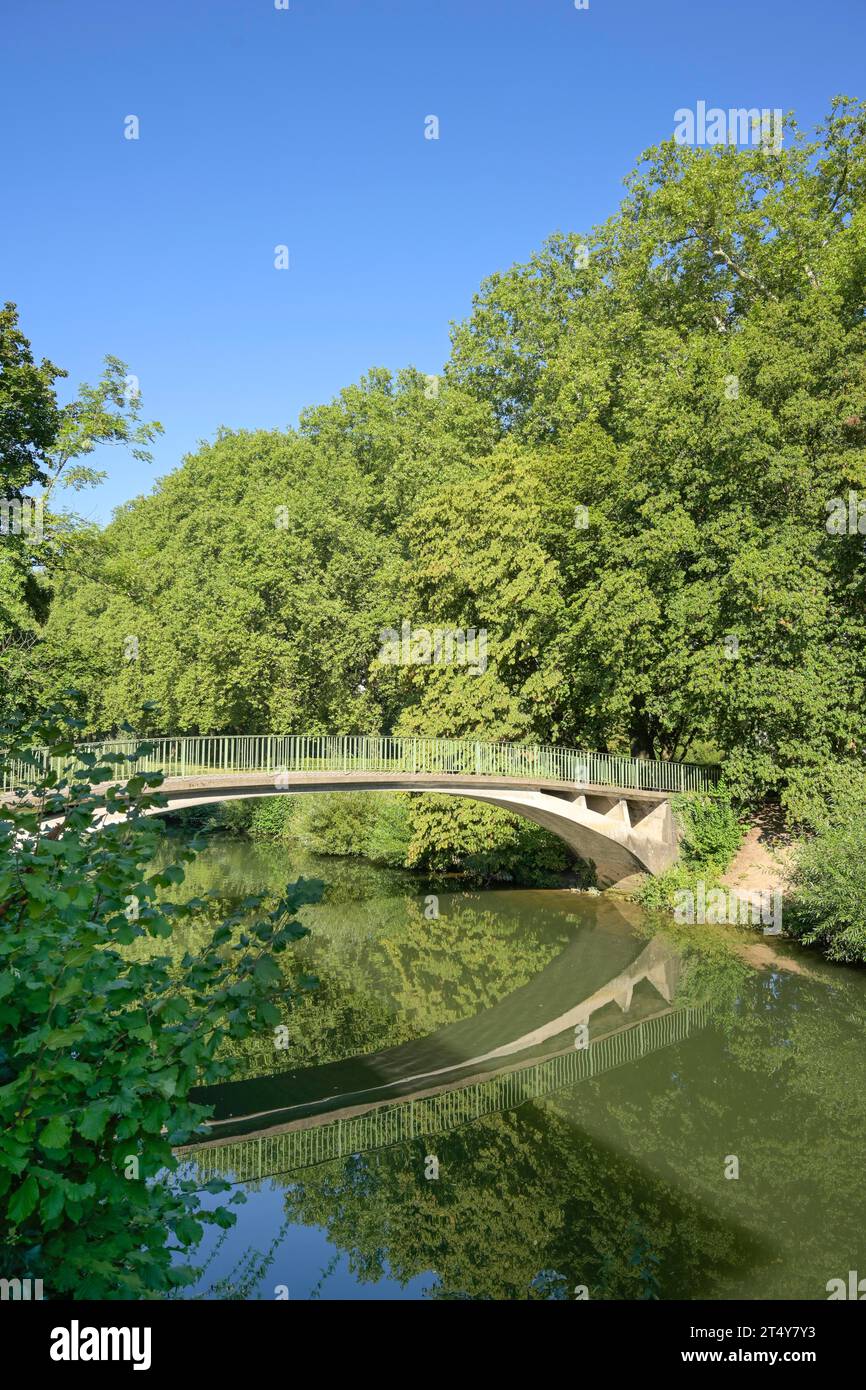 Footbridge, Neckar between Anlagenpark and Neckarinsel, Park, Tuebingen, Baden-Wuerttemberg, Germany Stock Photo