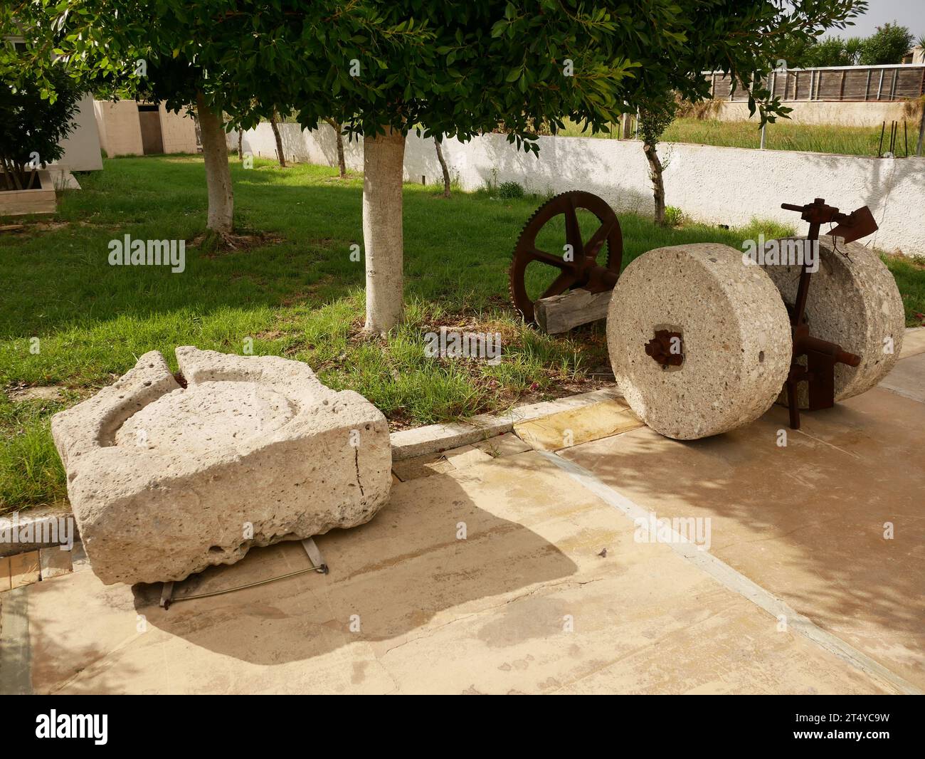 Grinding stone hires stock photography and images Alamy