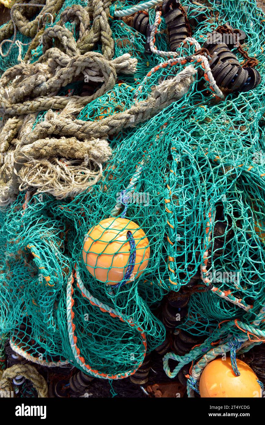 Beachy Net Rope Nets and ropes on shingle beach hi-res stock photography and images - Alamy