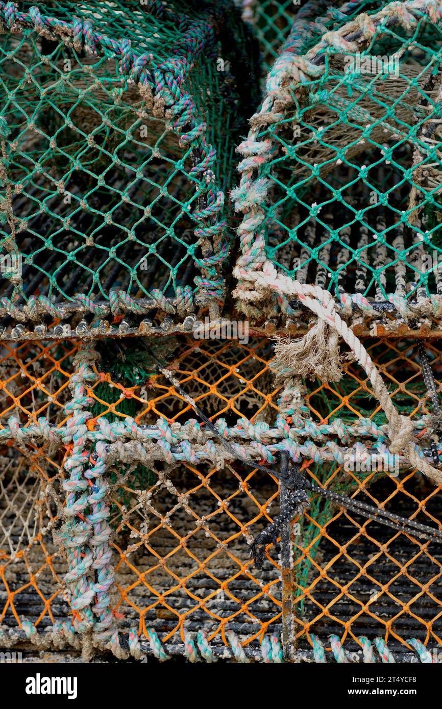 Beachy Net Rope Nets and ropes on shingle beach hi-res stock photography and images - Alamy