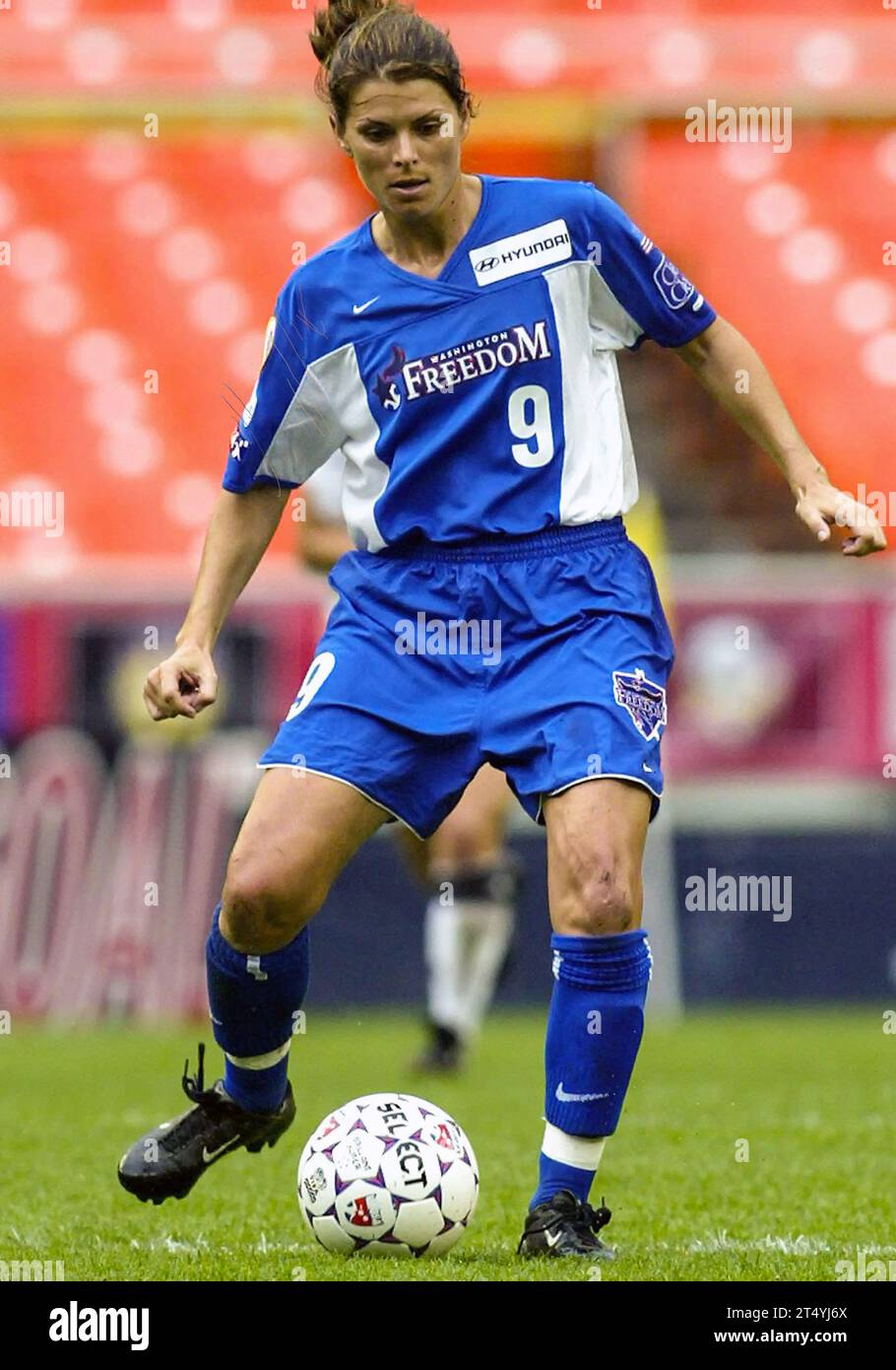 Mia Hamm in action. Washington Freedom 4 Philadelphia Charge 1. RFK