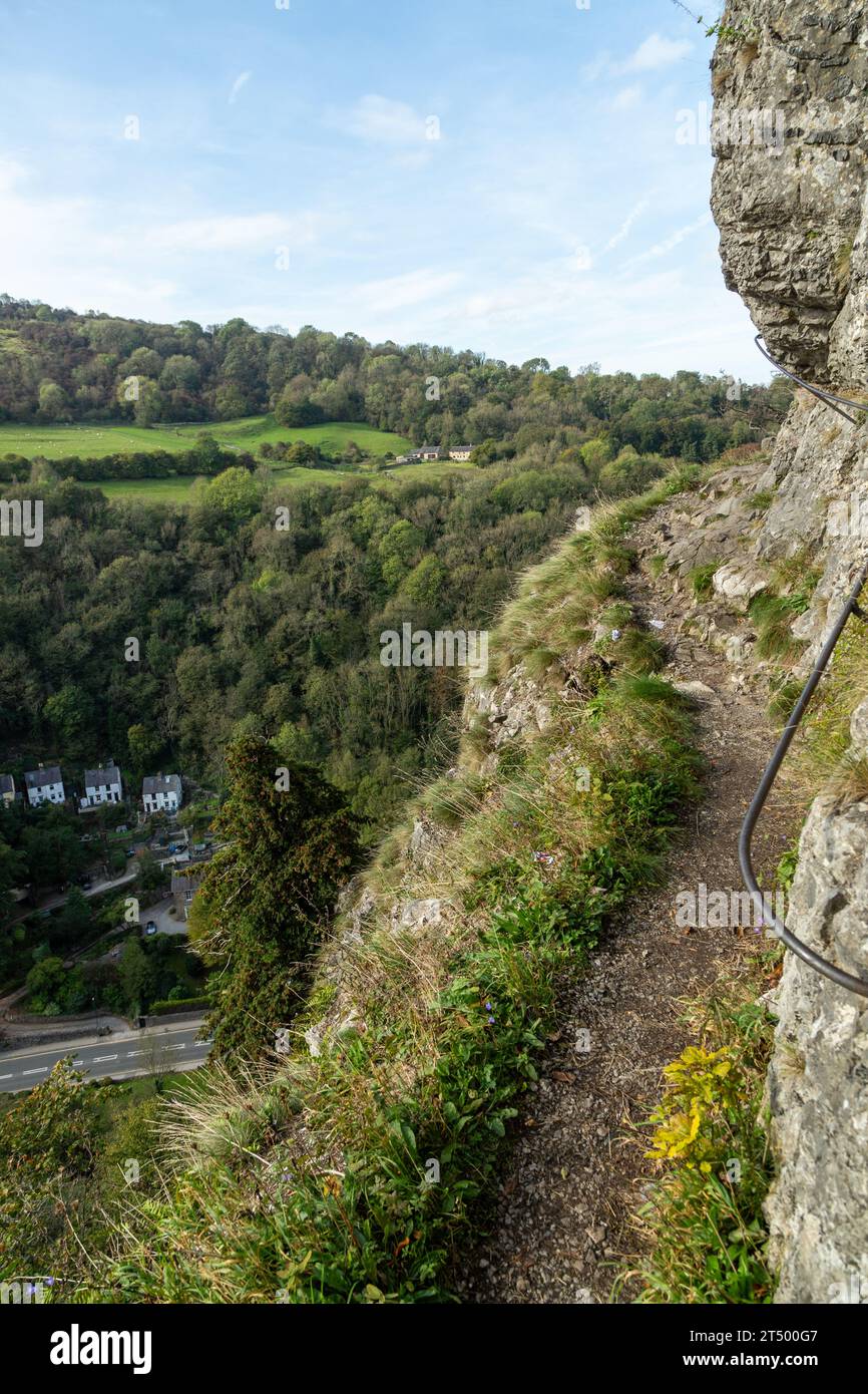 Giddy Edge on High Tor hill is a narrow exposed winding path along the cliff edge with Matlock Bath below Stock Photo