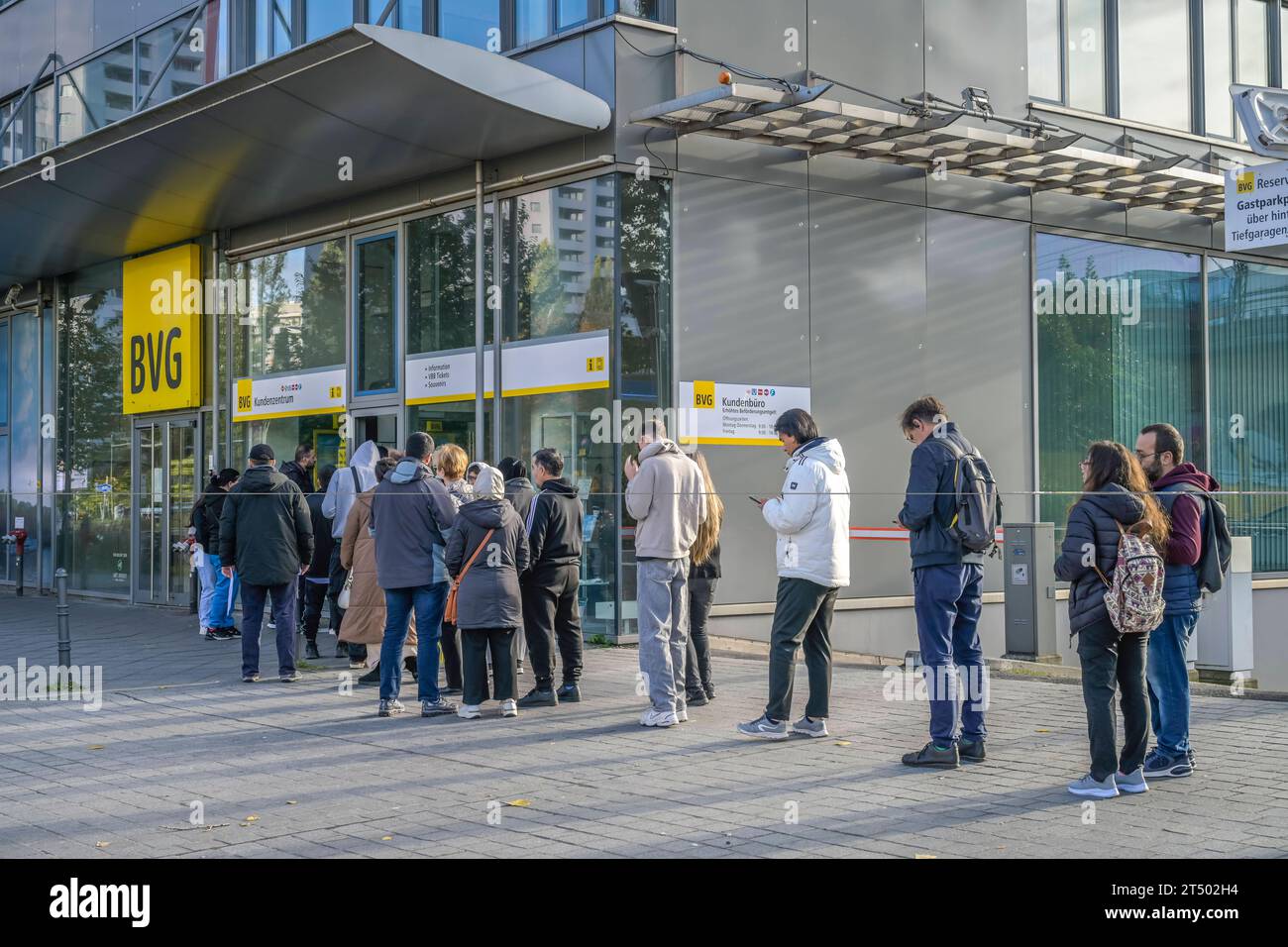 Schlange, Kunden, Kundenzentrum, BVG Hauptsitz, Holzmarktstraße, Mitte