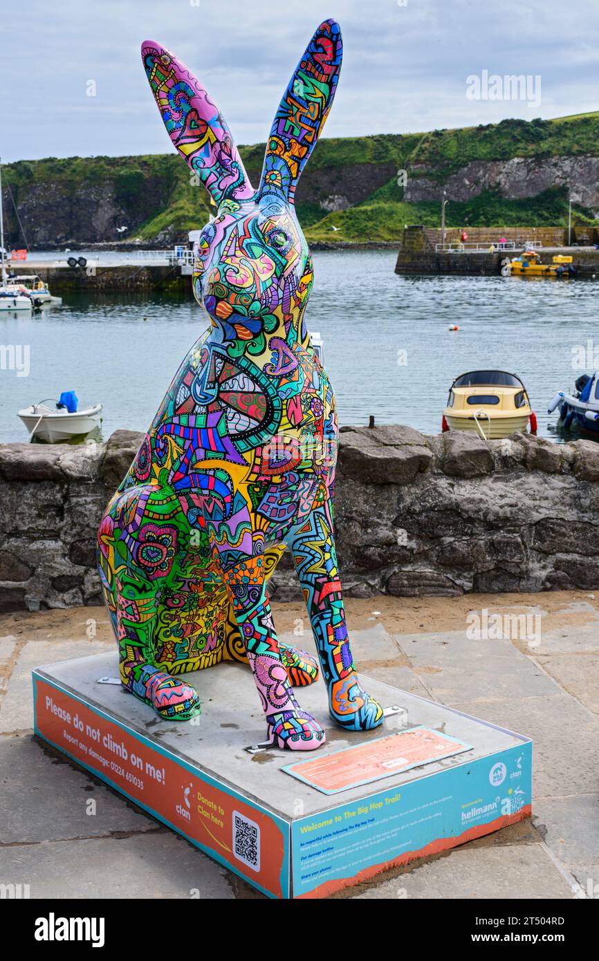 Hare Styles 'Treat People with Kindness' by Venessa Gibson, one of the exhibits on the Big Hop Trail.  Stonehaven harbour, Aberdeenshire, Scotland, UK Stock Photo