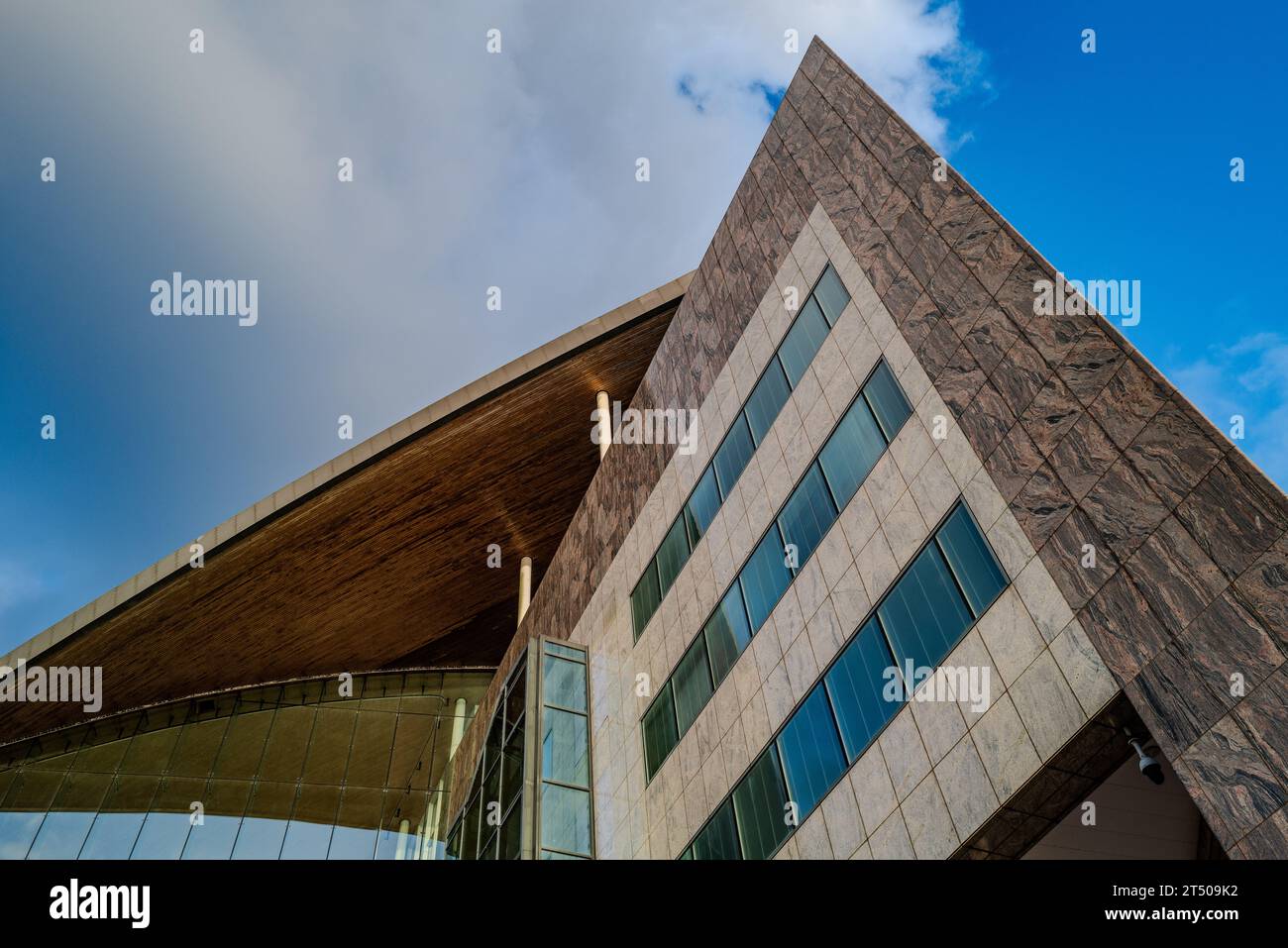 Angular architecture, Atradius building, Cardiff Bay, Wales, UK Built ...