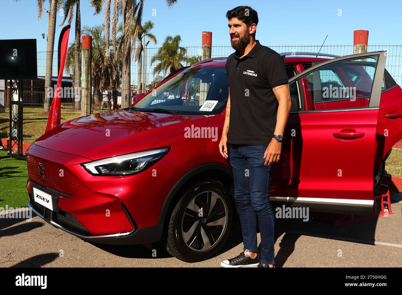 Maldonado, Uruguay , 28th October 2023, Sebastian Abreu poses in front of a electric vehicle MG before the final match of Conmebol Sudamericana Cup Stock Photo