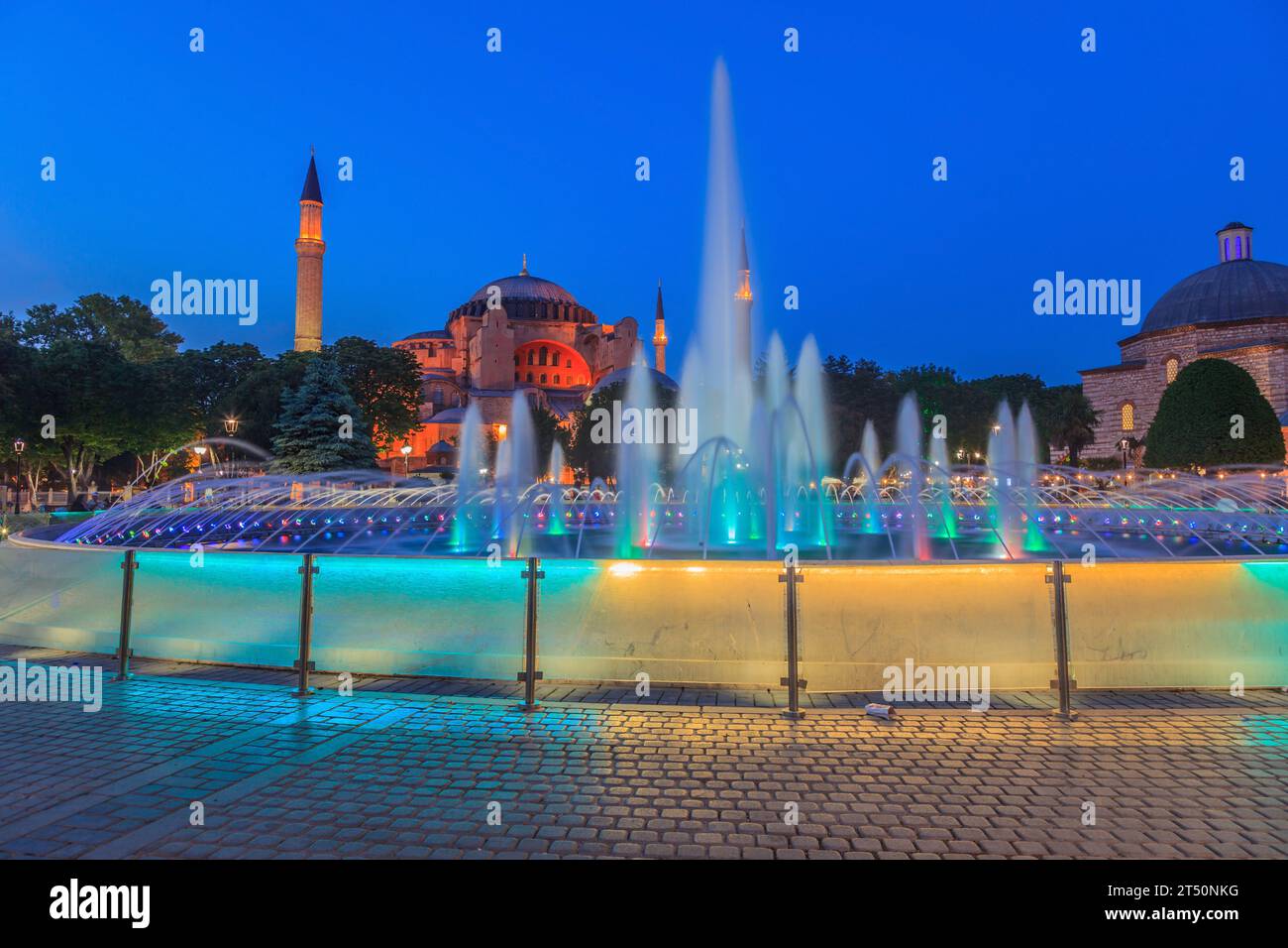 Photo of the illuminated Hagia Sophia in Istanbul with fountains in the ...