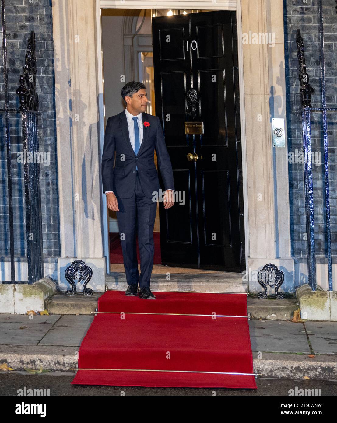 United Kingdom. 1st Nov, 2023. Rishi Sunak, UK Prime Minister waits for US Vice President Kemala Harris at the doorway of 10 Downing Street. US Vice President Kamala Harris and Prime Minister Rishi Sunak met at Downing Street, Vice President Harris is visiting Britain to deliver a major policy speech on Artificial Intelligence (AI) and to attend the AI Safety Summit 2023. (Credit Image: © Ian Davidson/SOPA Images via ZUMA Press Wire) EDITORIAL USAGE ONLY! Not for Commercial USAGE! Stock Photo