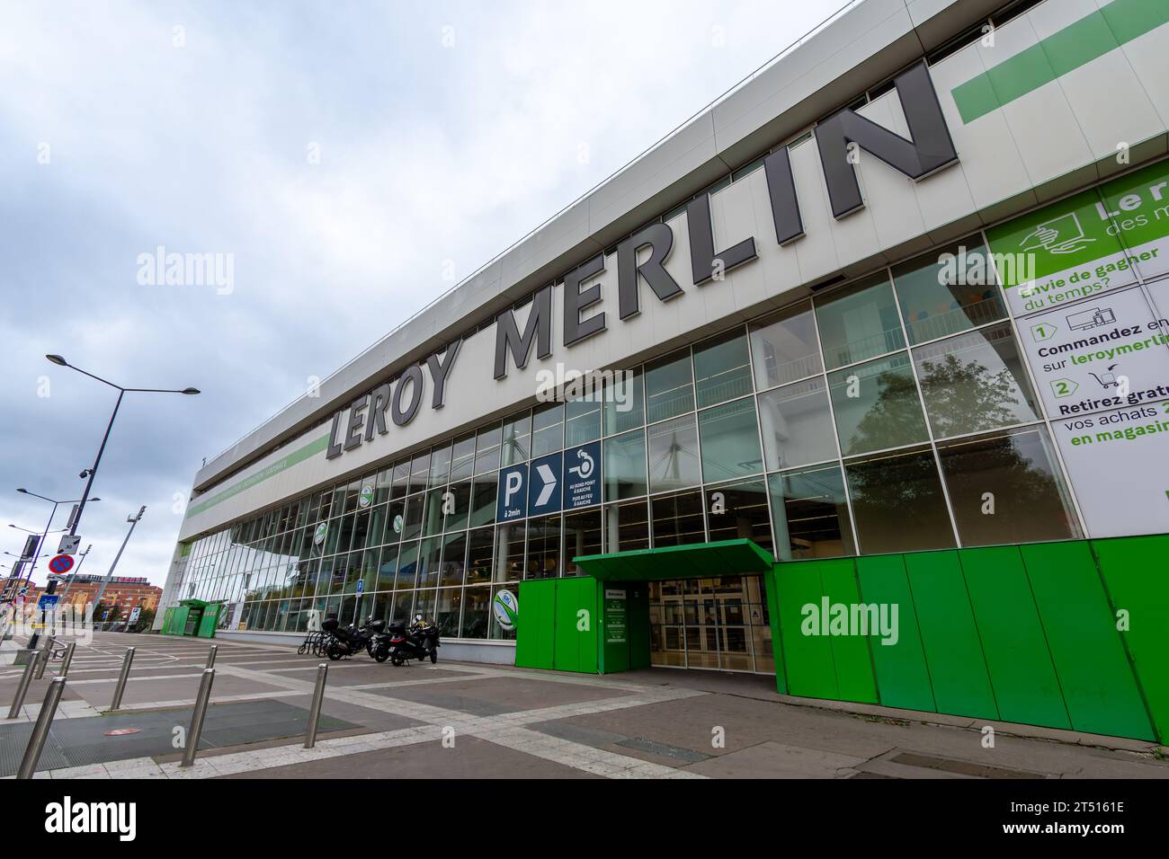 Exterior view of a Leroy Merlin store. Leroy Merlin is an international French retailer specializing in DIY, home renovation and gardening Stock Photo