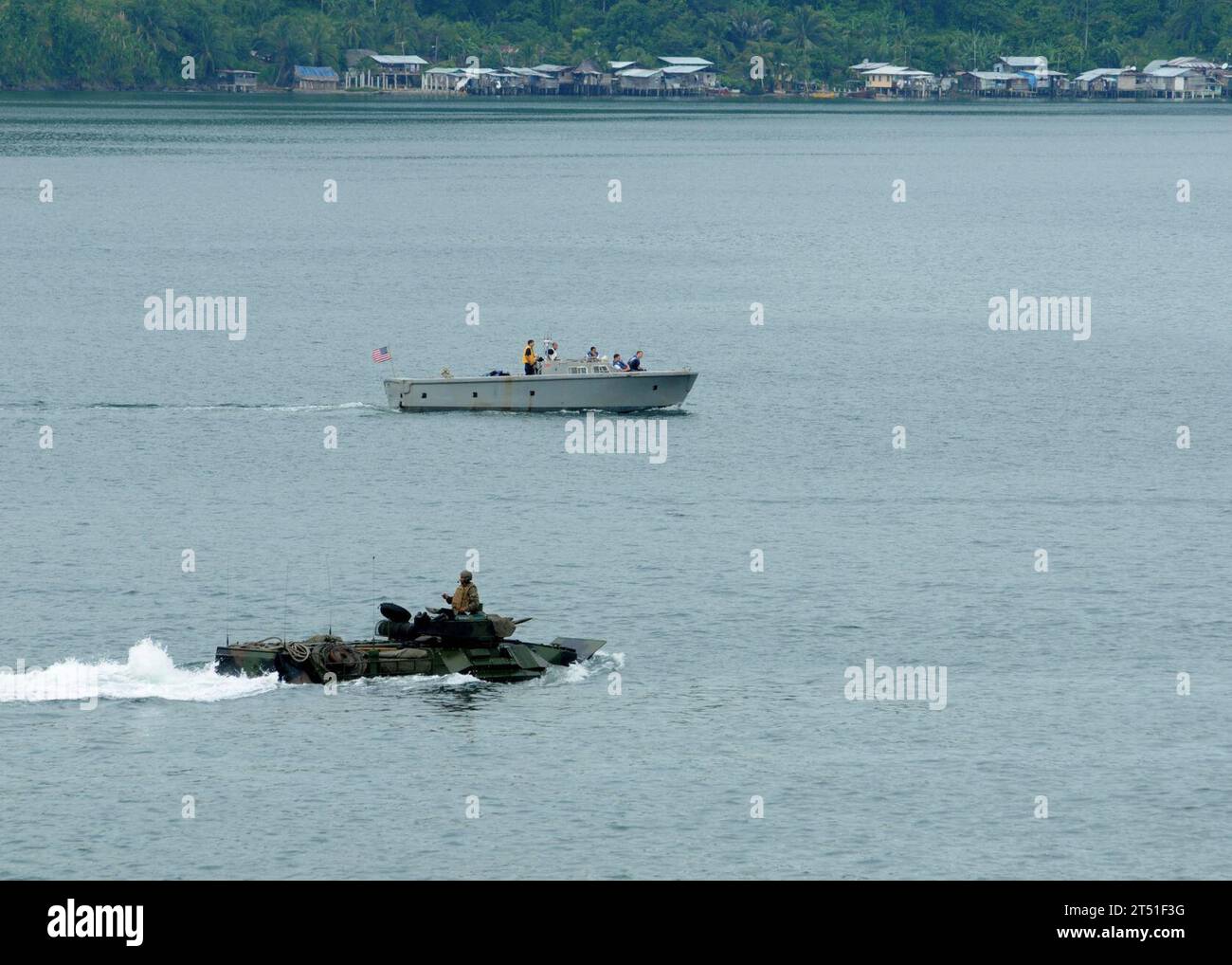 1010057680E-071 CHIRIQUI GRANDE, Panama (Oct. 5, 2010) An amphibious assault vehicle (AAV) assigned to Alpha Company of the 2nd Assault Amphibian Battalion transits away from the multi-purpose amphibious assault ship USS Iwo Jima (LHD 7). Service members aboard Iwo Jima took rides on the AAVs as an opportunity to experience an amphibious landing. Iwo Jima is supporting the Panama phase of the Continuing Promise 2010 humanitarian civic assistance mission. The assigned medical and engineering staff embarked aboard Iwo Jima are working with partner nations to provide medical, dental, veterinary, Stock Photo