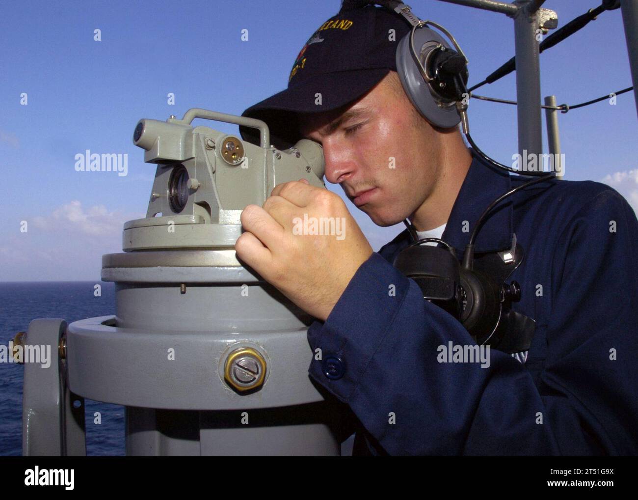 5th and 7th Fleet areas of responsibility, amphibious transport dock USS Cleveland (LPD 7), conducting a six-month deployment, Pacific Ocean, relative bearing measurements a, Tarawa Expeditionary Strike Group, telescopic alidade t Stock Photo