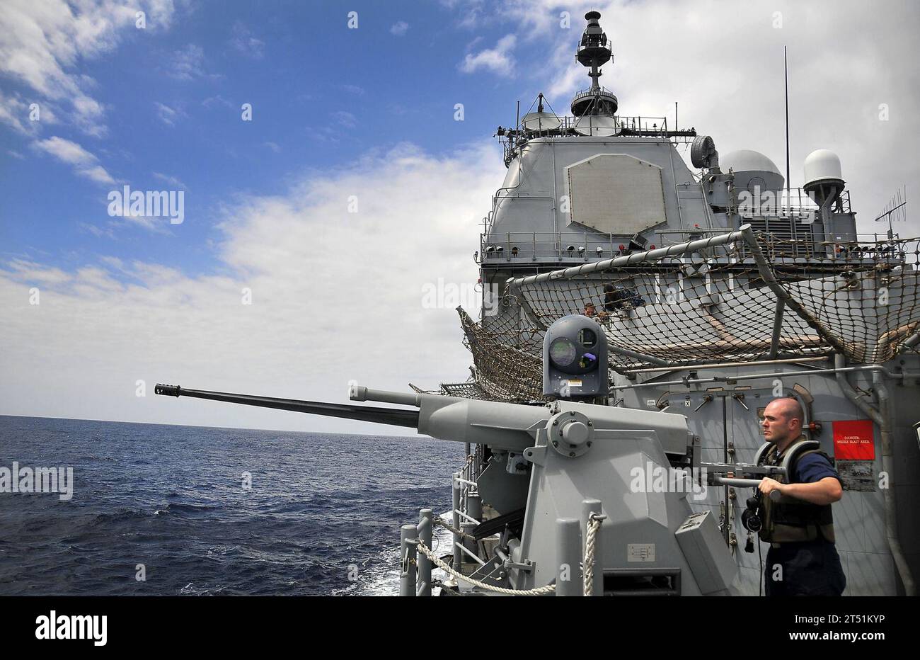25mm gun, navy, southern seas, U.S. Navy, USS Bunker Hill (CG 52), weapons Stock Photo