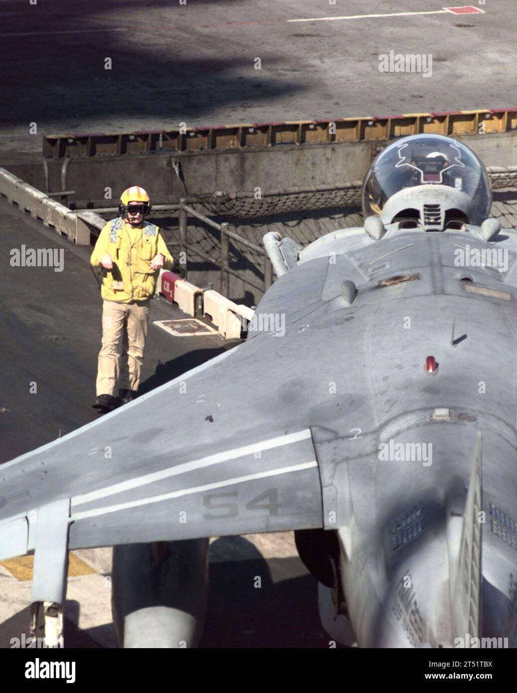 9904146240R-511 At sea aboard USS Nassau (LHA 4) April 14, 1999 -- The ...