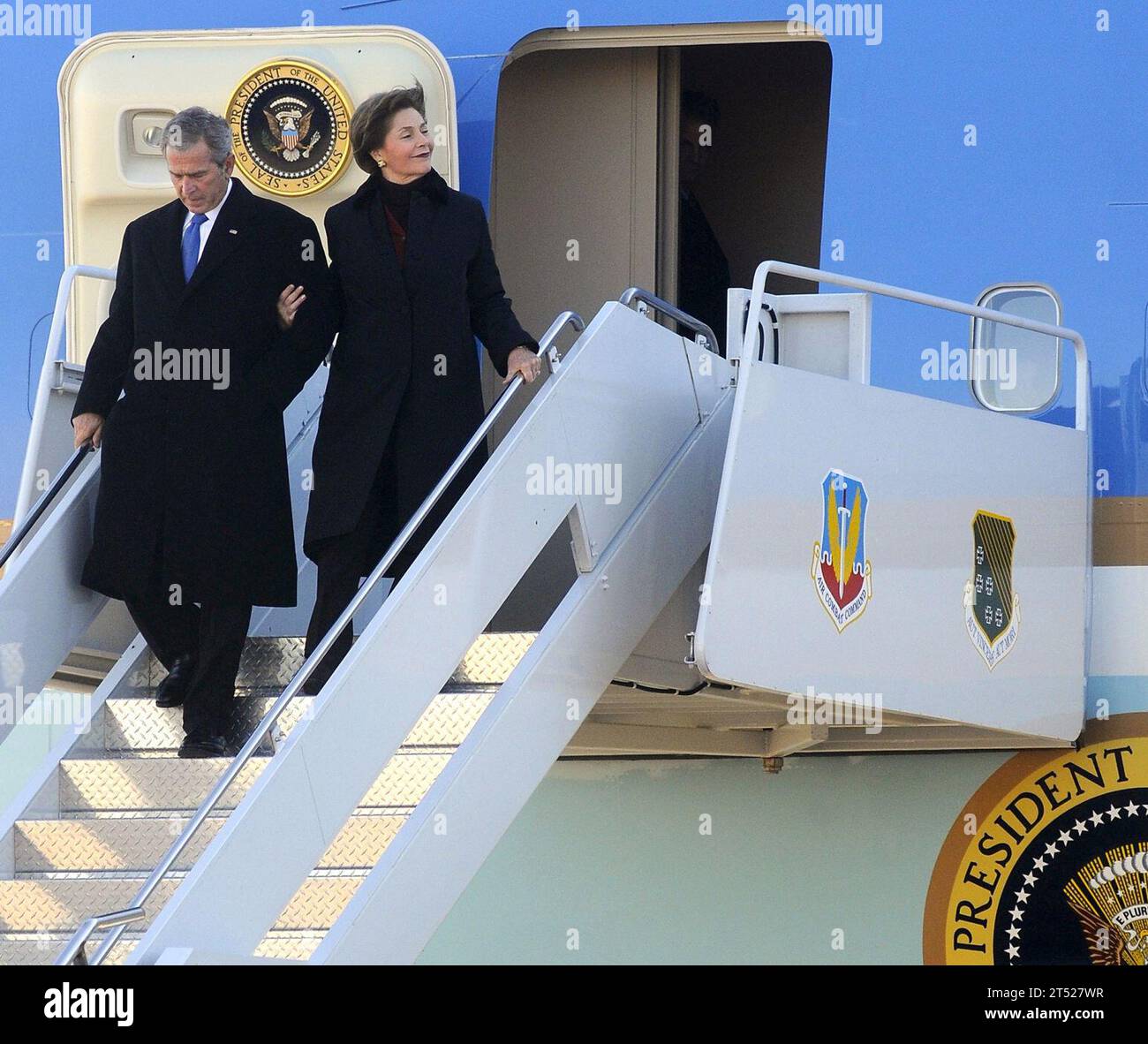 0901105345W-059 NORFOLK (Jan. 10, 2009) President George W. Bush and ...