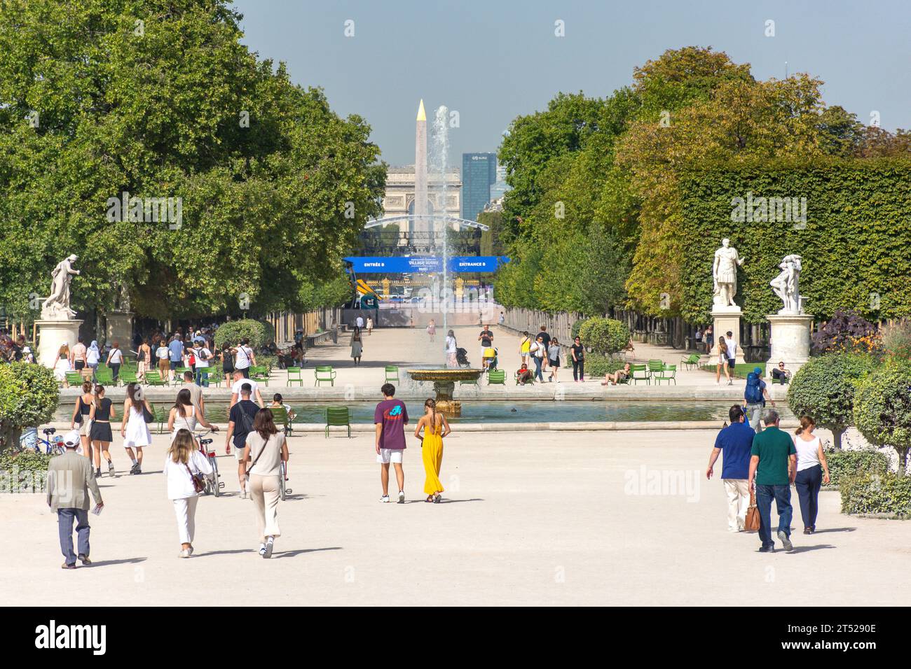 Jardin des Tuileries (Tuileries Garden), showing Grand Bassin Rond pond, 1st arrondissement, Paris, Île-de-France, France Stock Photo
