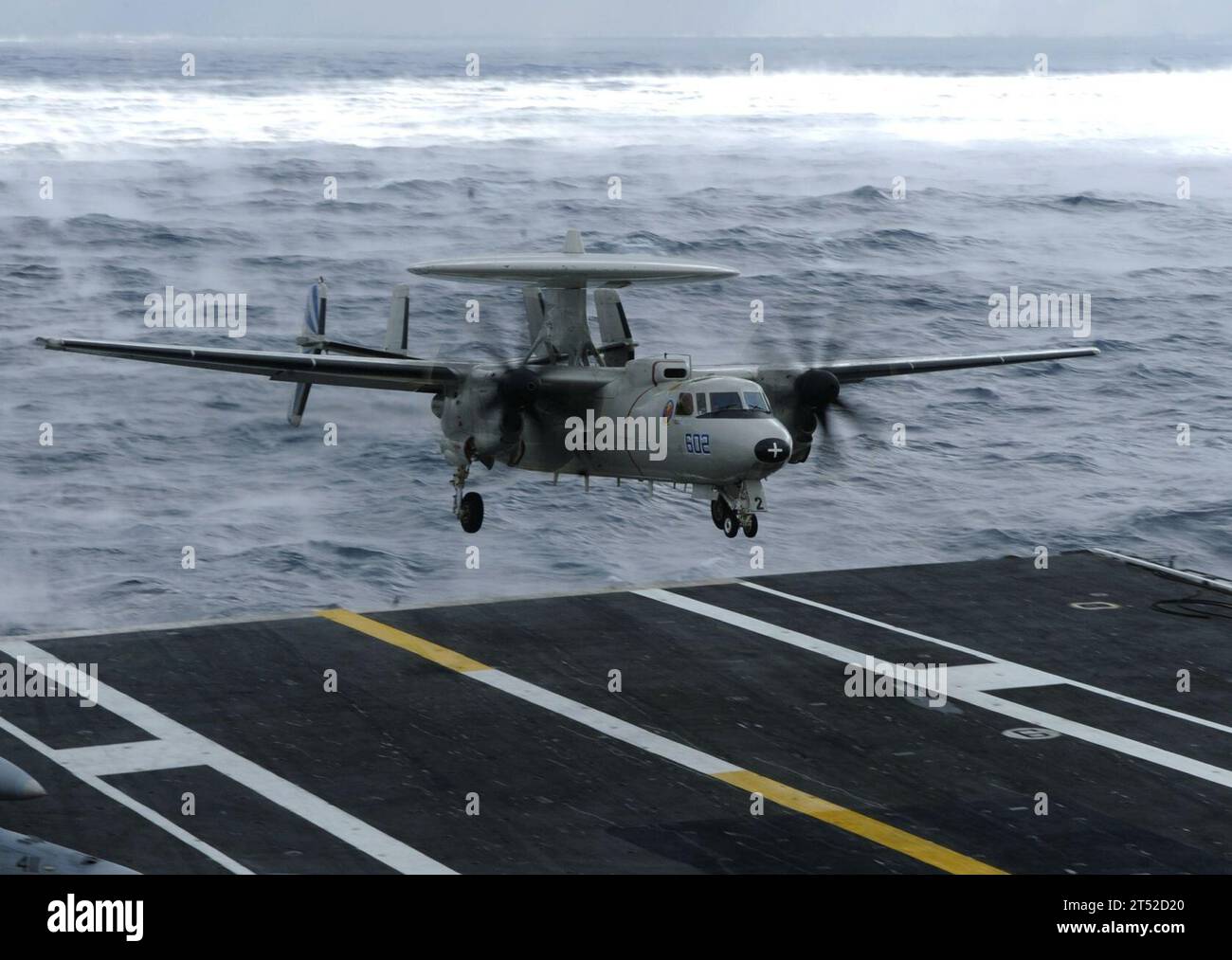 1001036604E-160 ATLANTIC OCEAN (Jan. 3, 2010) An E-2C Hawkeye assigned ...