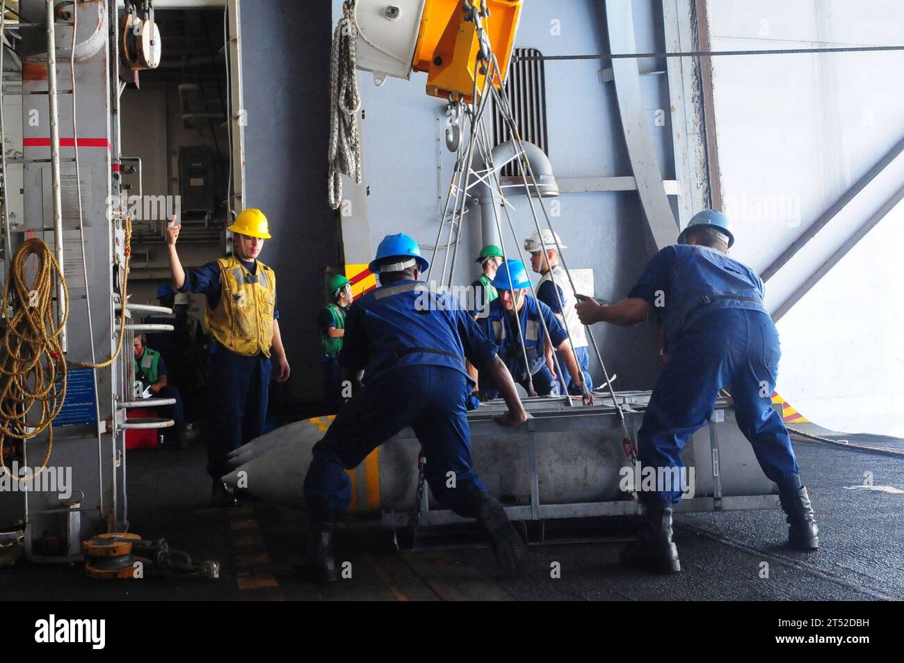 110828UO379-029 PACIFIC OCEAN (Aug. 28, 2011) Sailors rig high ...