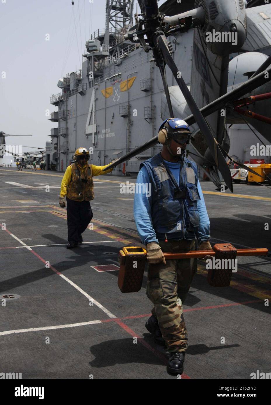 aircraft, amphibious assault ship, flight deck, lha 4, Sailors, U.S ...