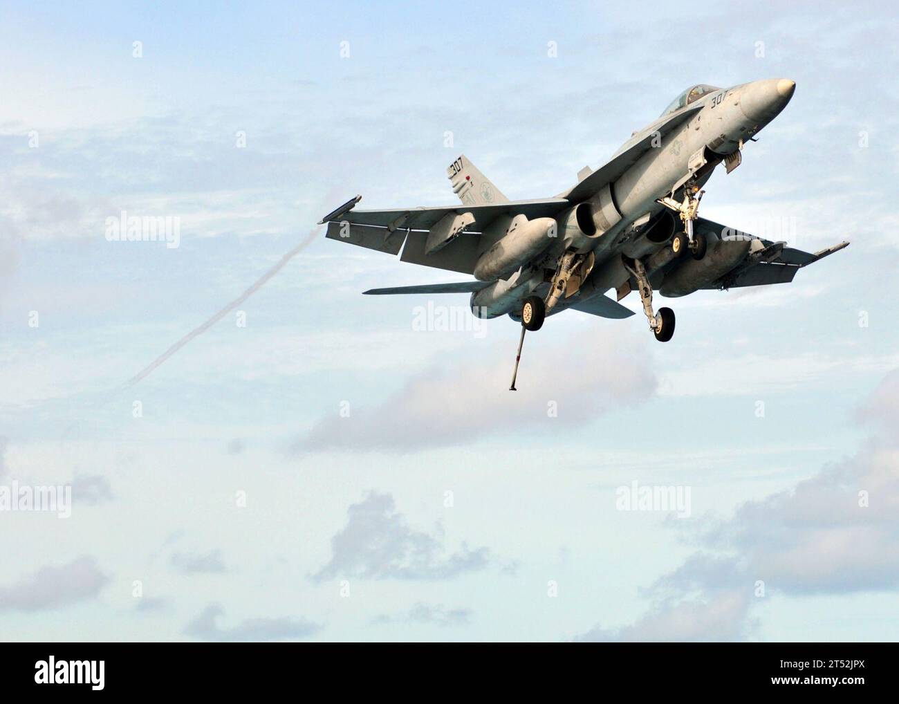 0809067981E-113 INDIAN OCEAN (Sept. 6, 2008) An F/A-18C Hornet assigned ...