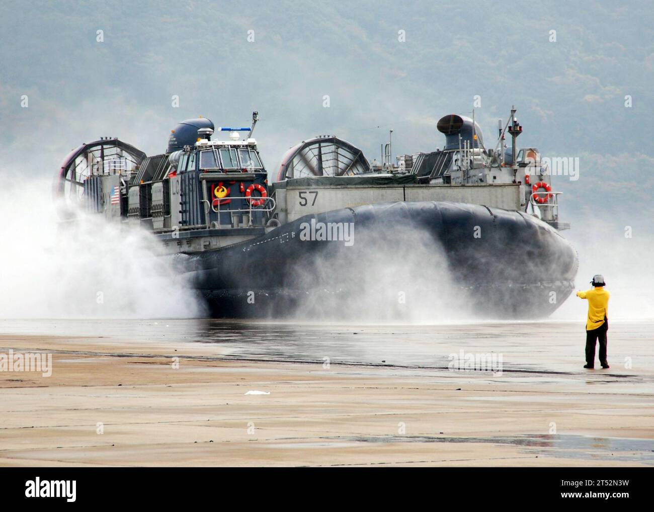 amphibious assault ship USS Essex (LHD 2), Assault Craft Unit (ACU) 5 ...