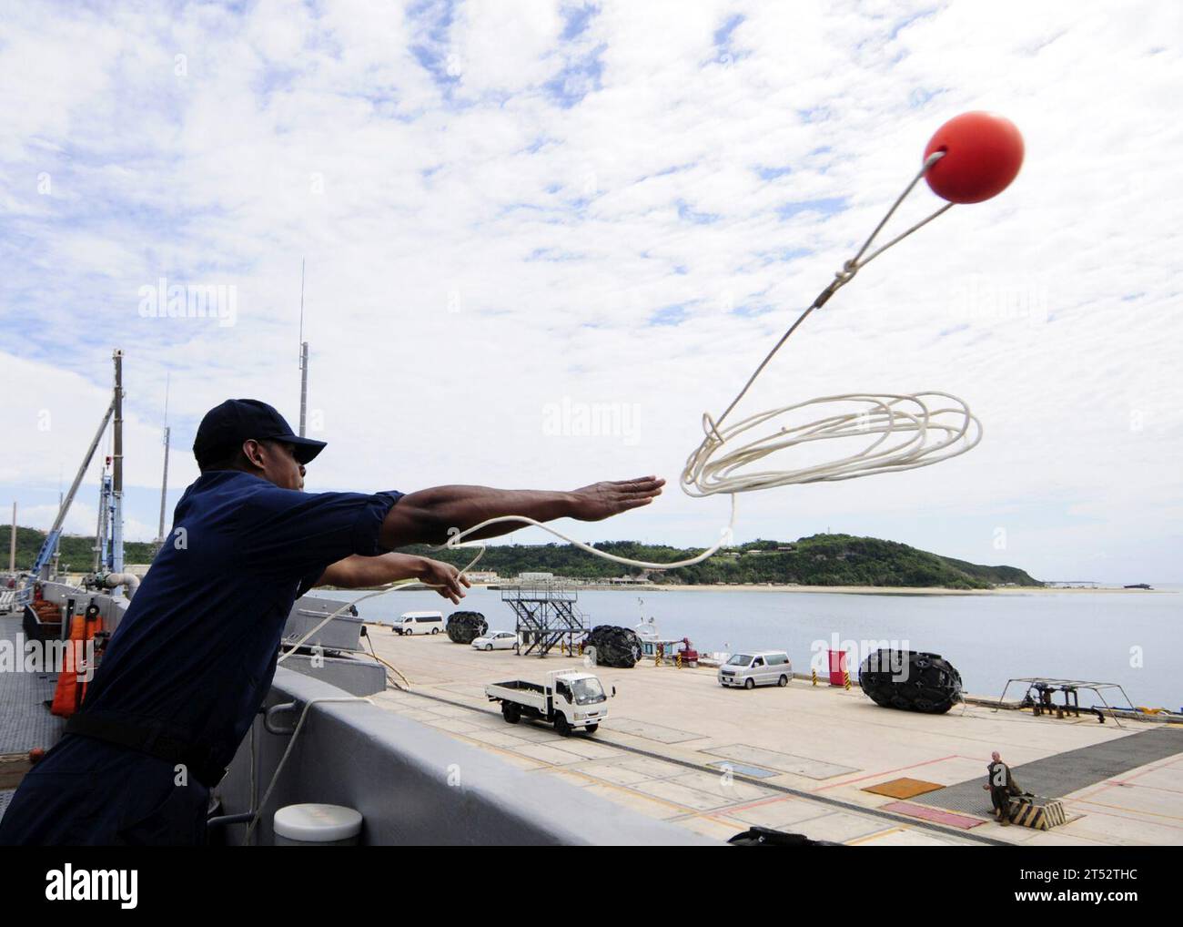 amphibious transport dock ship, line handling, Sailors, U.S. Navy, USS