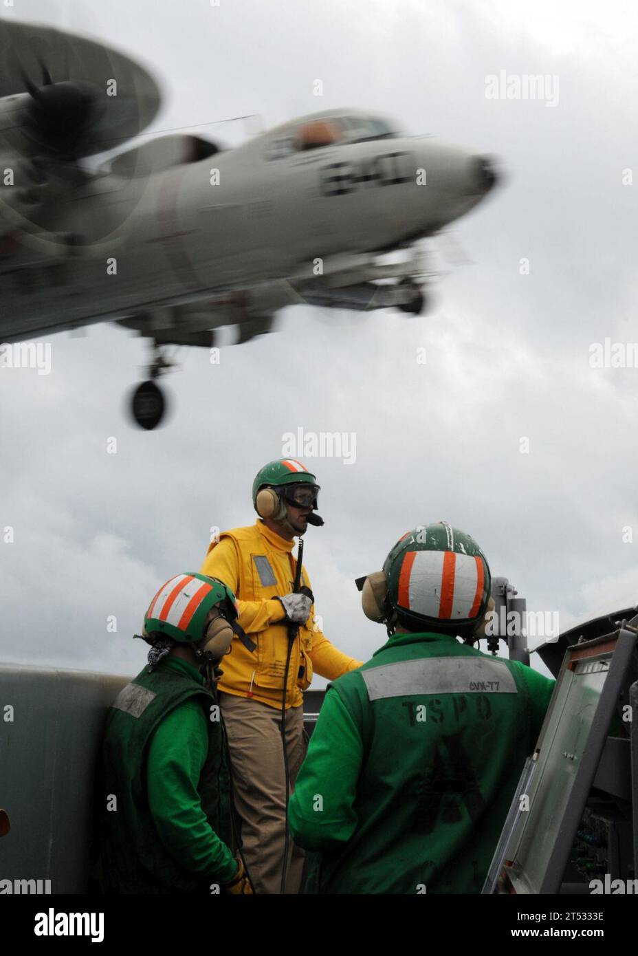1003124408B-063 ATLANTIC OCEAN (March 12, 2010) Air department Sailors ...