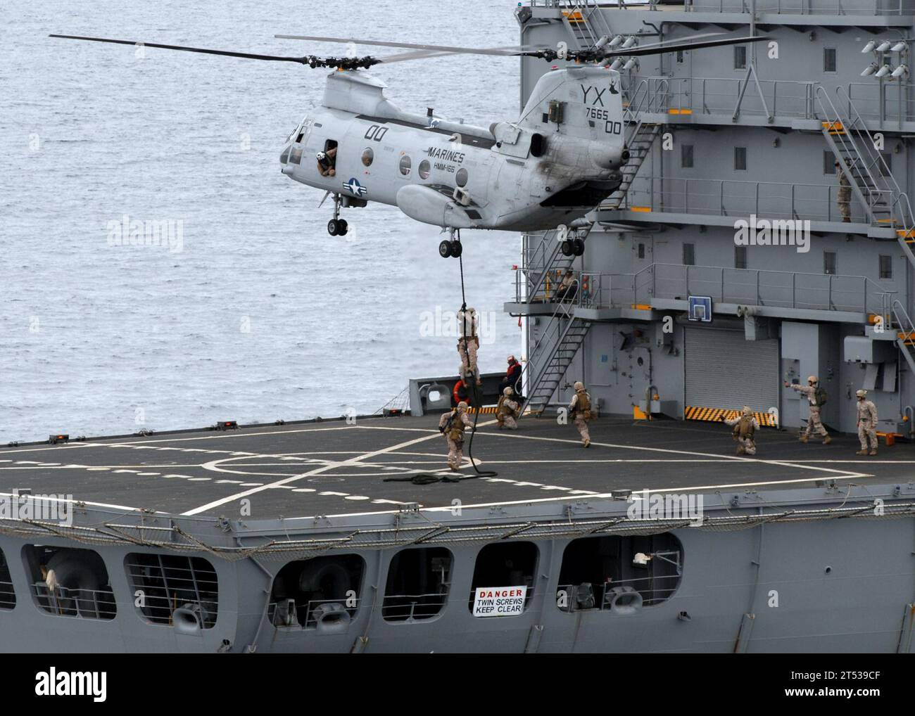 0907305148B-109 PACIFIC OCEAN (July 30, 2009) Marines assigned to the ...