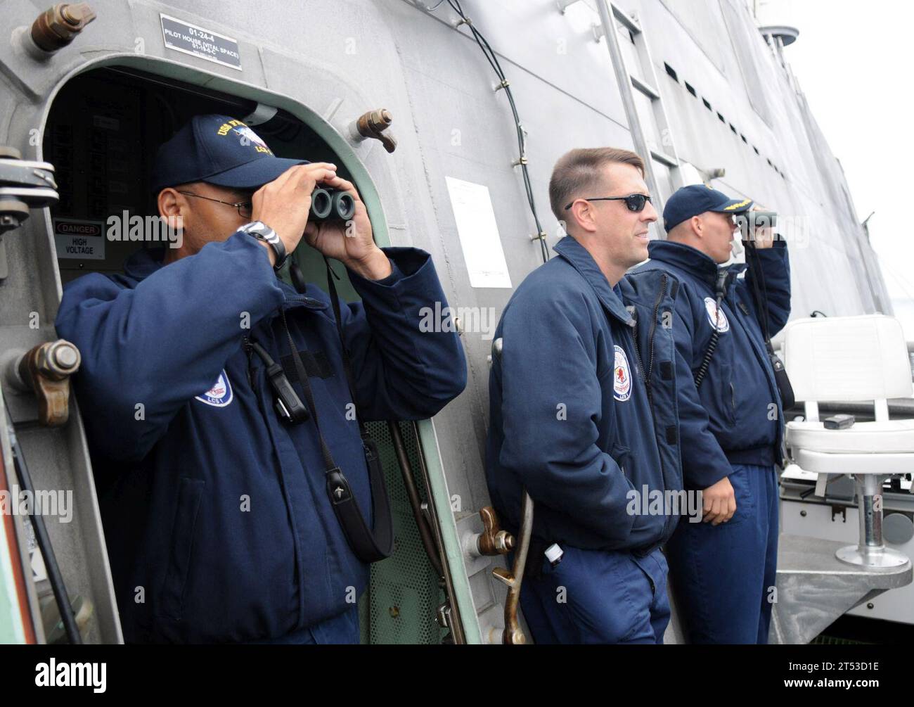 bridge, bridge wing, Littoral Combat Ship, Pacific Ocean, refueling at ...