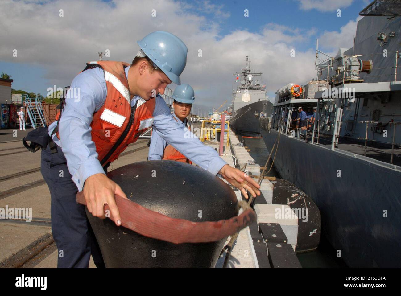 British Royal Navy Ship, Guided-missile cruiser USS Chosin (CG 65 ...