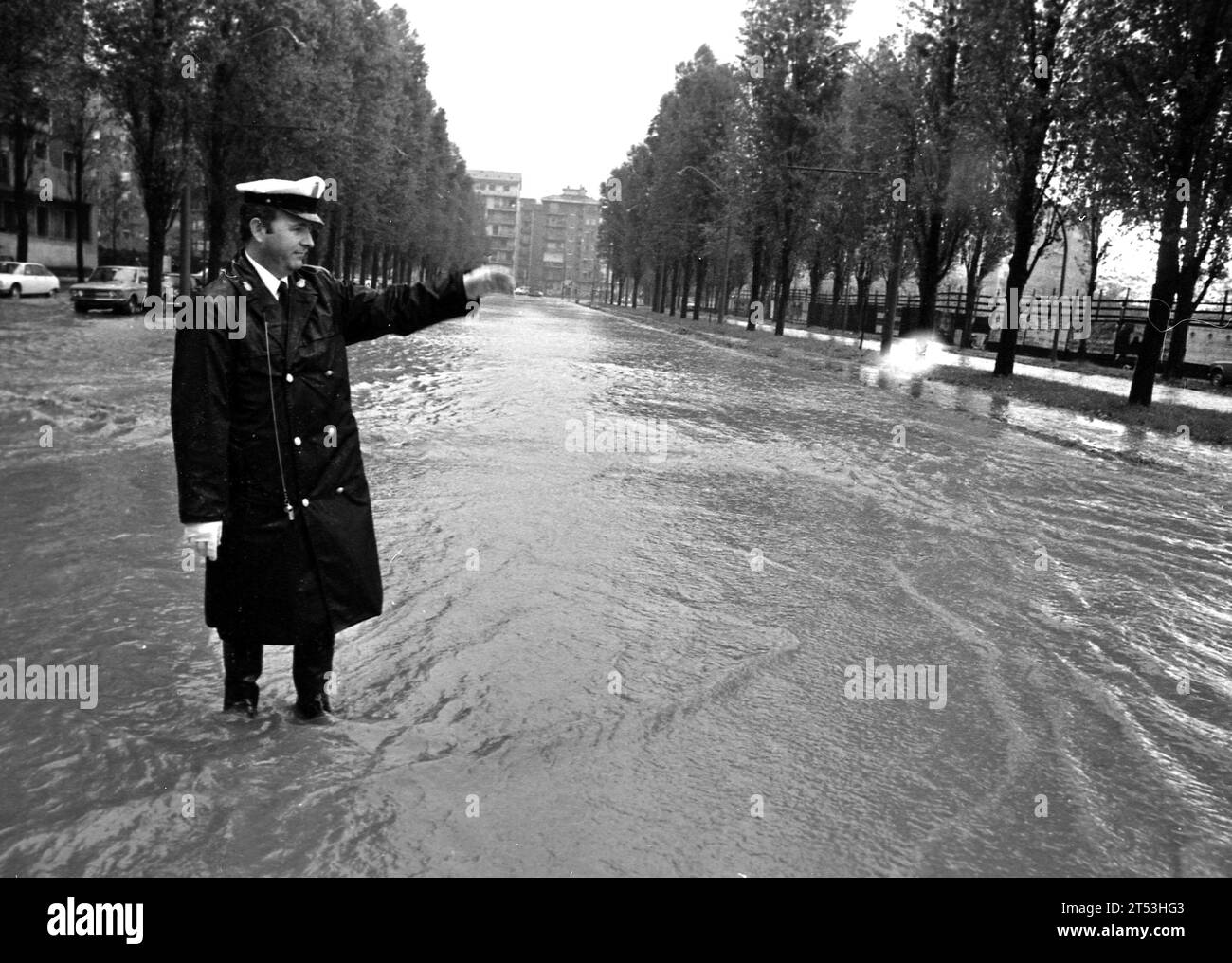 Archive Photo, Italy. 31st Oct, 2023. ARCHIVE PHOTO - **SPECIAL FEE** MILAN - **SPECIAL FEE** FLOODING DUE TO THE OVERFLOWING OF THE SEVESO RIVER IN THE NIGUARDA AREA, CITY OFFICER YEAR 1976 (MILAN - 1976-10-13, De Bellis) ps the photo is usable in compliance with the context in which it was taken, and without defamatory intent of the decorum of the people represented Editorial Usage Only Credit: Independent Photo Agency/Alamy Live News Stock Photo