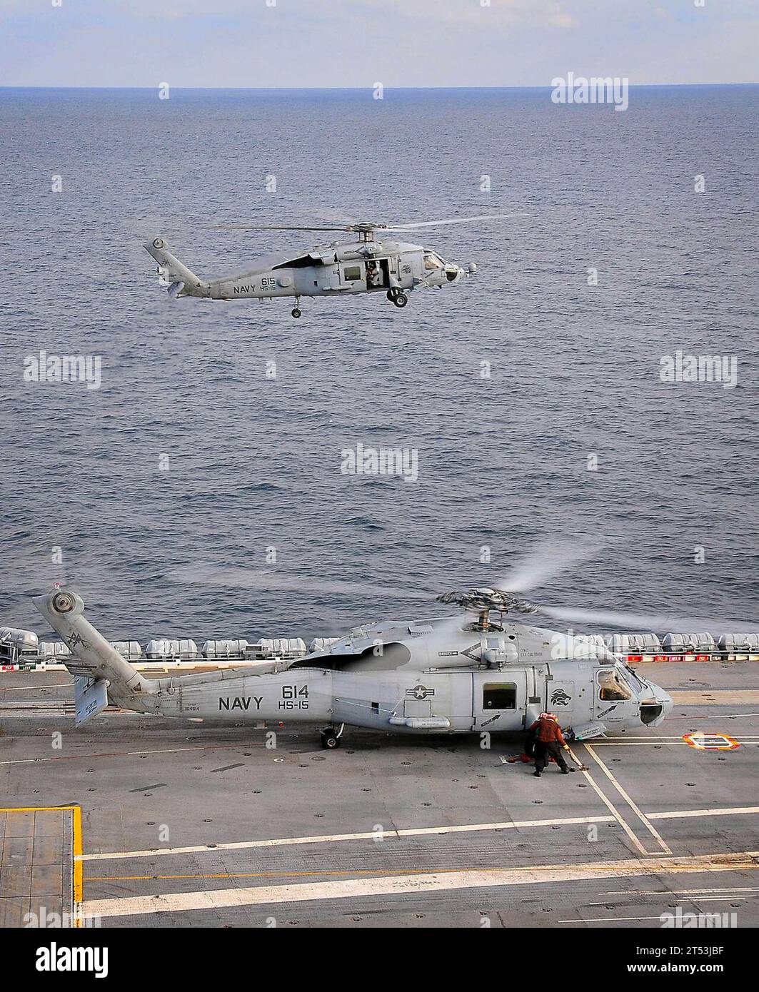 Carl Vinson, CVN 70, flight deck, Haiti, helicopter, humanitarian, sh ...