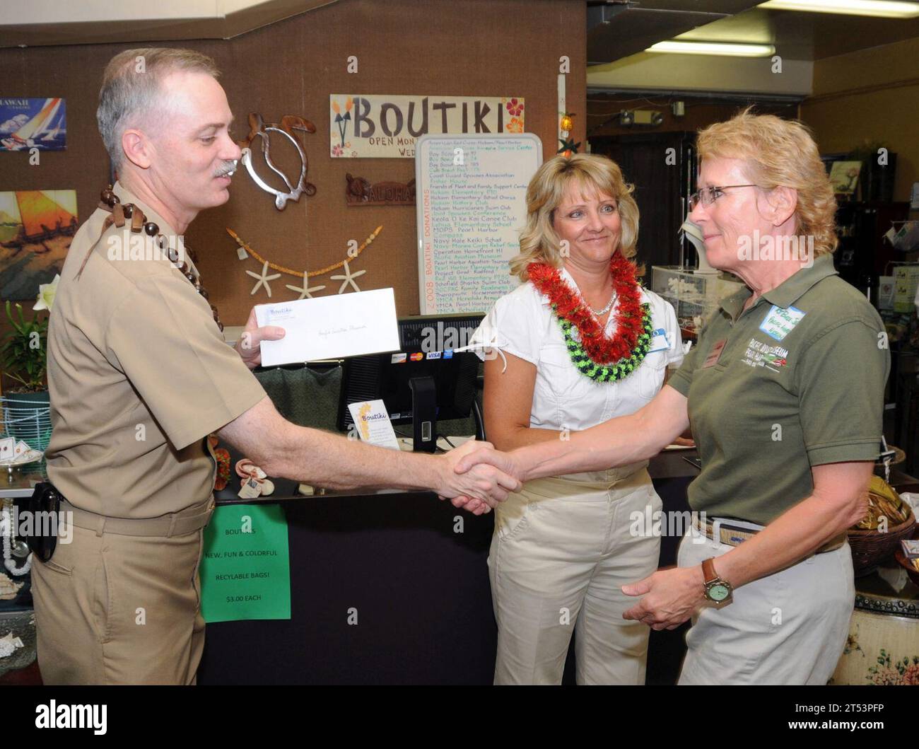 Us military charity hi-res stock photography and images - Alamy