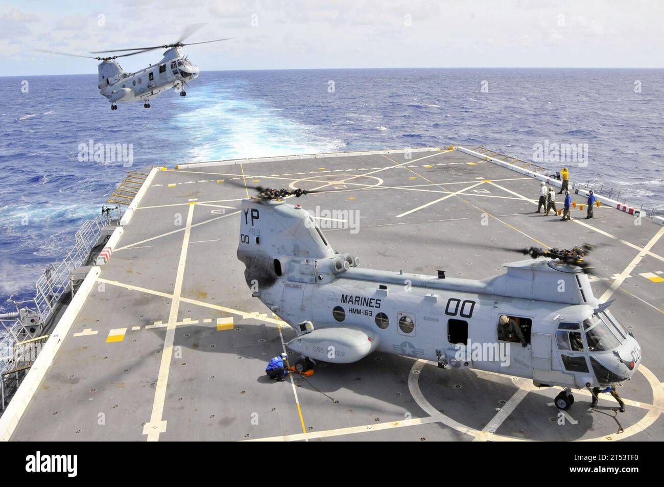 CH-46E Sea Knight, evil eyes, helicopter, HMM-163, lamphibious transport dock ship, Marine Medium Helicopter Squadron 163, navy, U.S. Navy, USS Green Bay (LPD 20) Stock Photo