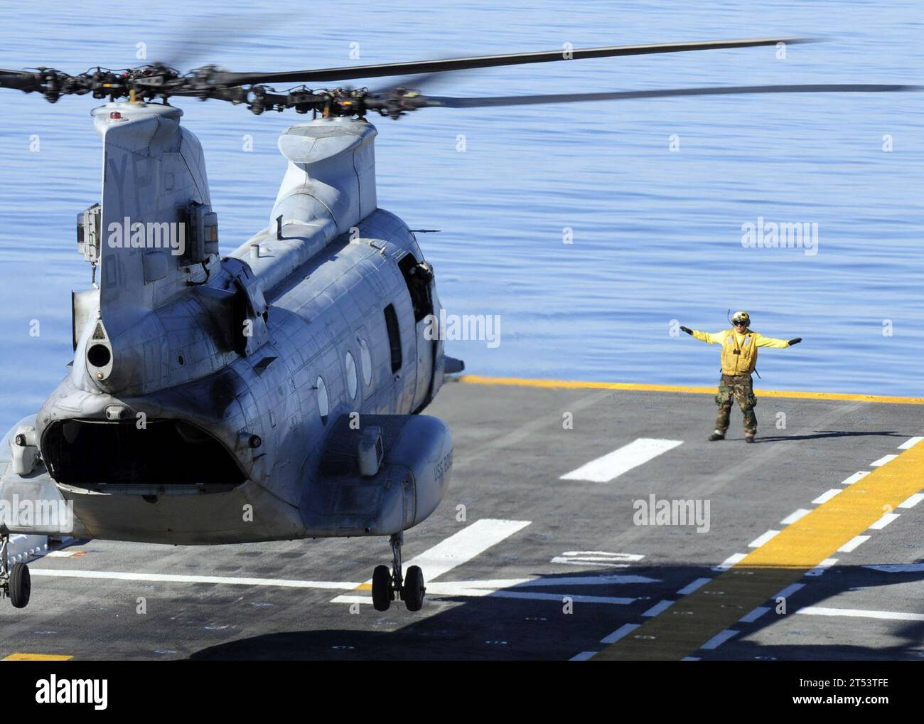 CH-46E, COMPTUEX, flight deck, HMM-163, Sea Knight, USS Boxer Stock Photo