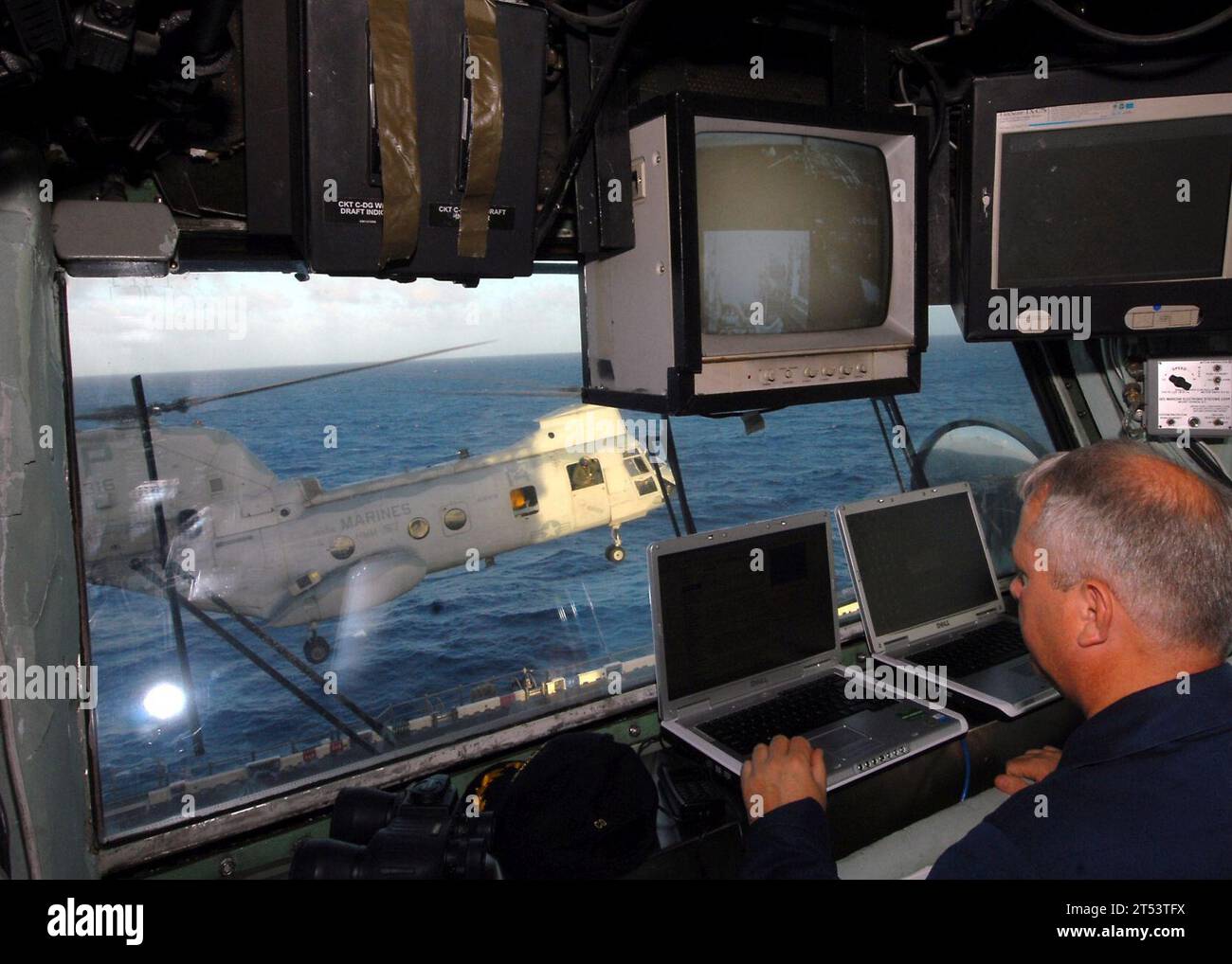 Ch 46e helicopter hi-res stock photography and images - Alamy