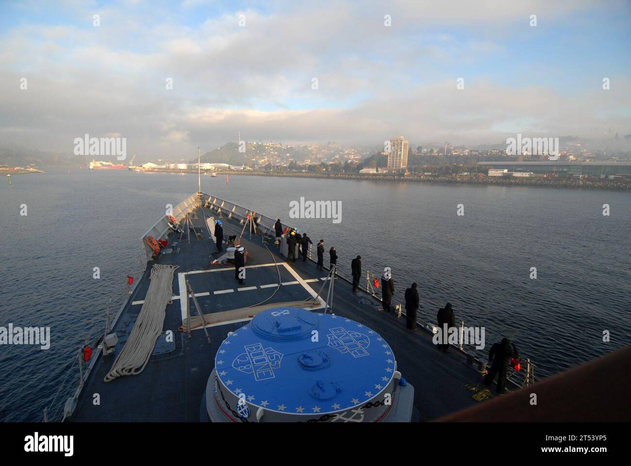 Chile, Chilean Navy, guided-missile frigate, man the rails, multinational events, navy, Puerto Montt, Sailors, South America, Southern Seas 2011, U.S. Navy, USS Boone (FFG 28) Stock Photo