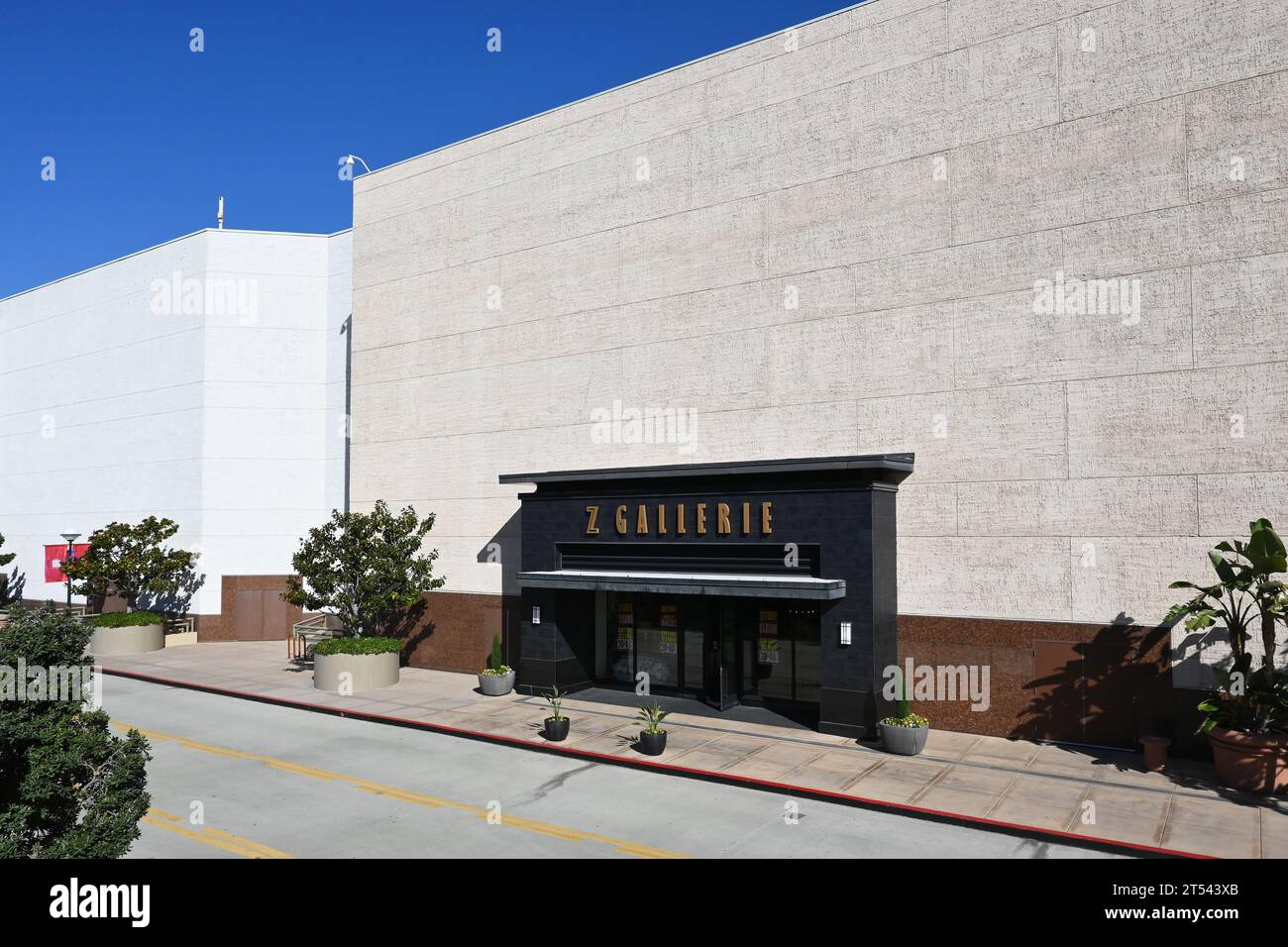 COSTA MESA, CALIFORNIA - 1 NOV 2023:  Z Gallerie in South Coast Plaza. Stock Photo