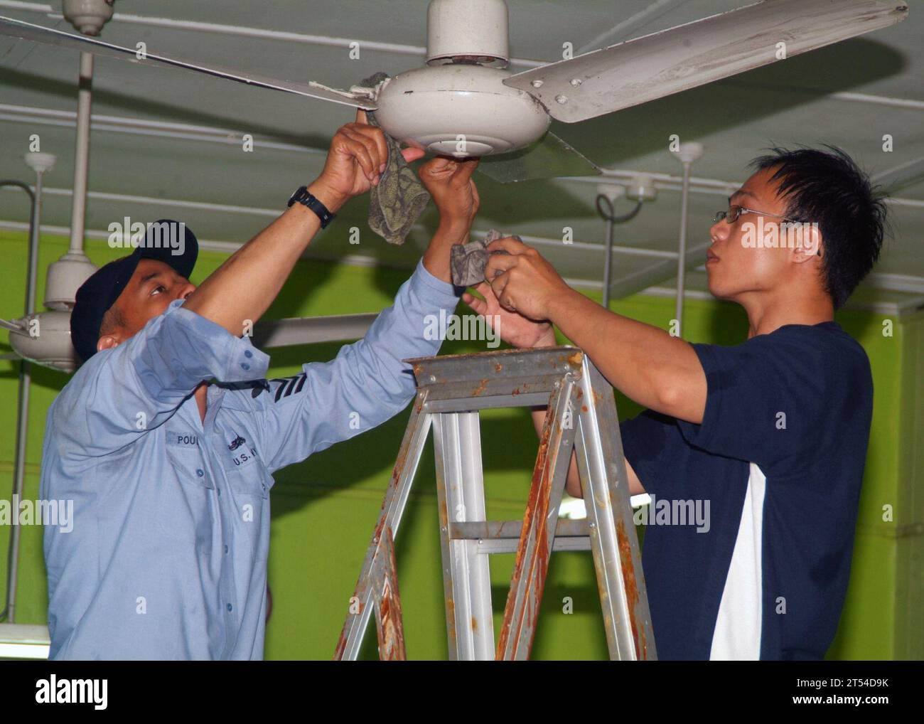 Cooperation Afloat Readiness and Training (CARAT) 2007, Movement for the Intellectually Disabled of Singapore (MINDS), Singapore, Singapore Navy sailor Communicators, USS Harpers Ferry (LSD 49) Stock Photo