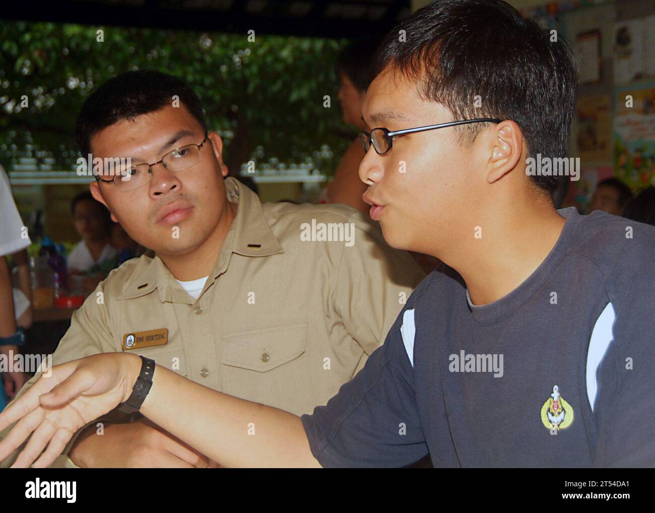 Cooperation Afloat Readiness and Training (CARAT) 2007, Movement for the Intellectually Disabled of Singapore (MINDS), Singapore, Singapore Navy sailor Communicators, USS Harpers Ferry (LSD 49) Stock Photo