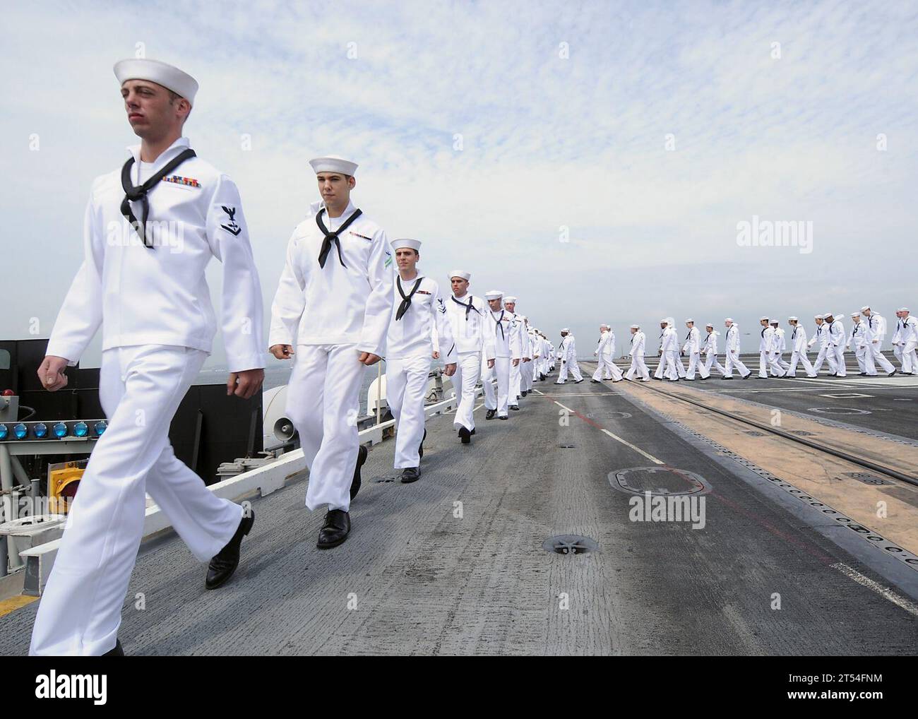 Mannig The Rails CVN 73, GW, manning the rails, Sailors, USS George Washington Stock ...