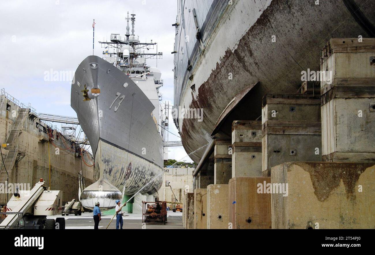 dry dock, guided-missile cruiser USS Port Royal (CG 73), guided-missile ...