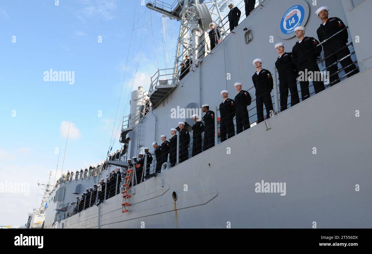 Frigate, Homecoming, navy, people, U.S. Navy, USS De Wert (FFG 45 Stock ...