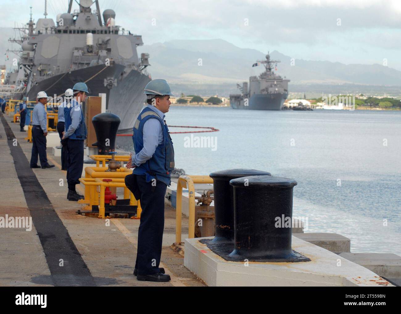 guided-missile destroyer USS Russell (DDG 59), HAWAII, island of Oahu ...