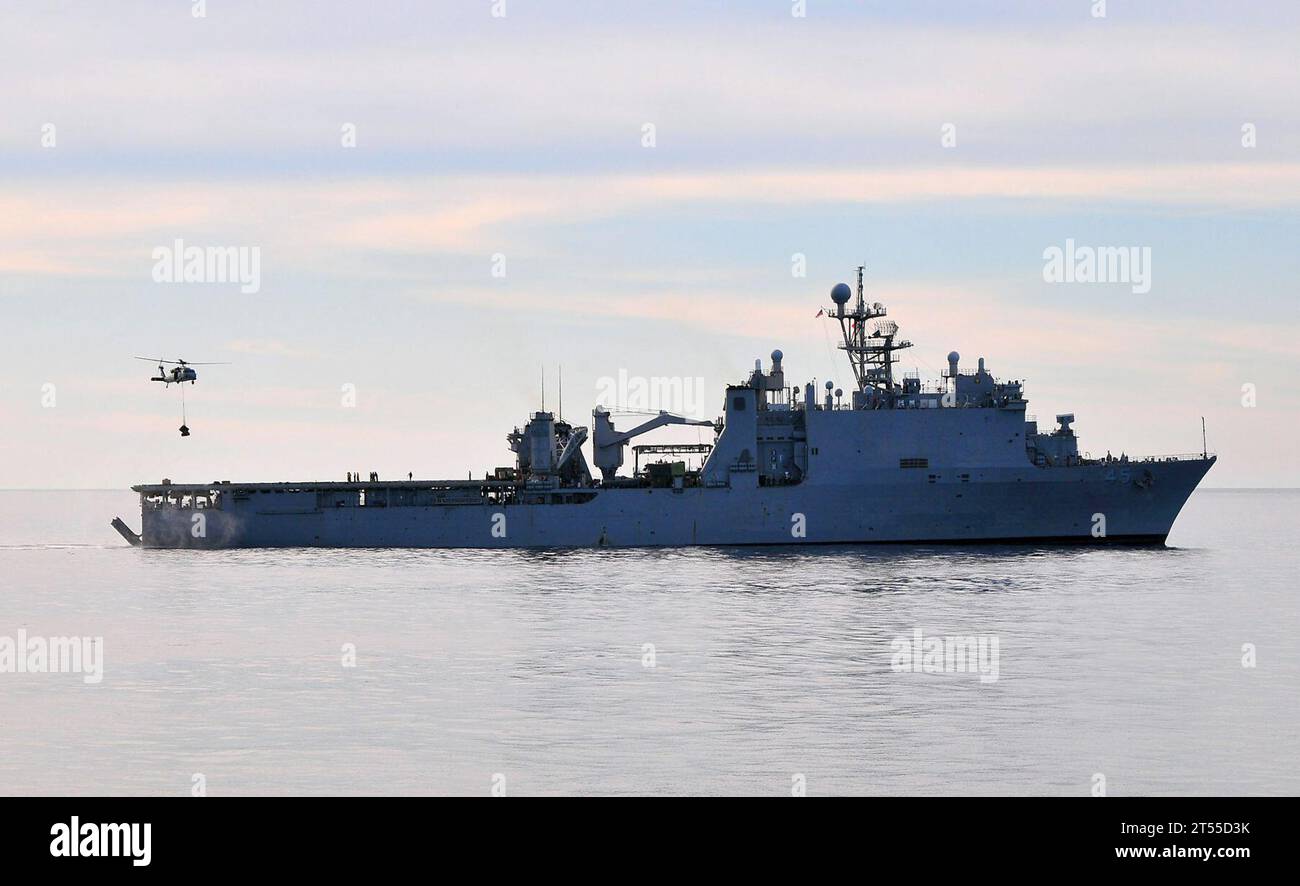 helicopter, navy, USS Comstock (LSD 45 Stock Photo - Alamy