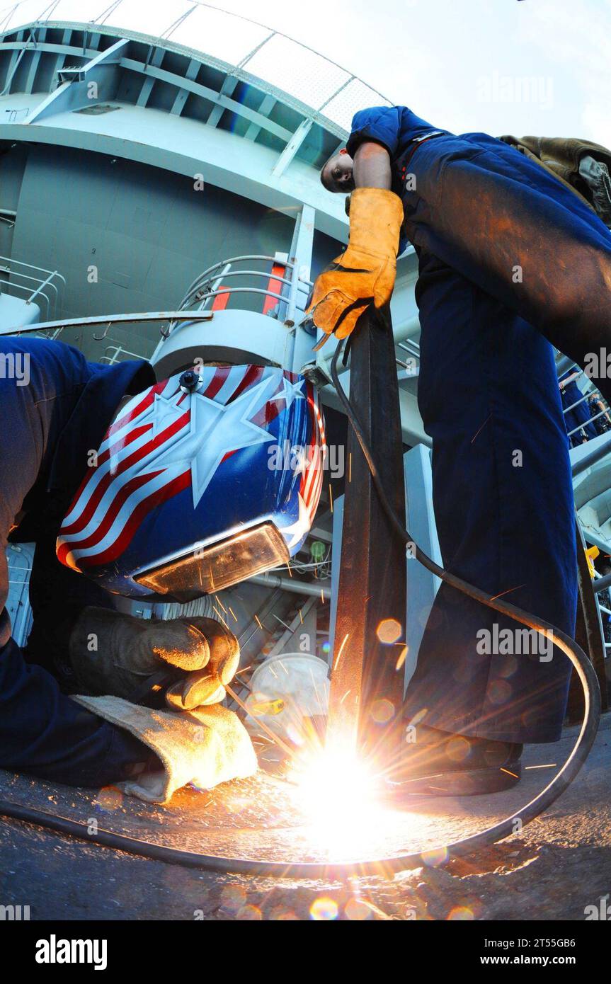 hull maintenance, Pacific Ocean, U.S. navy , USS Ronald Reagan (CVN 76 ...