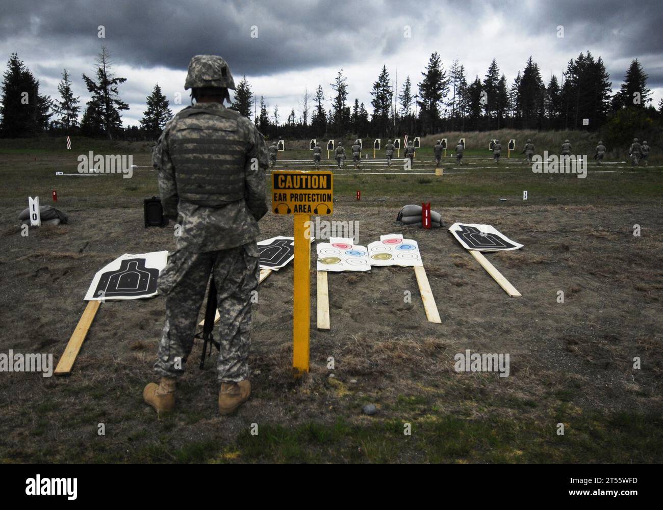 M 16 training hi-res stock photography and images - Alamy